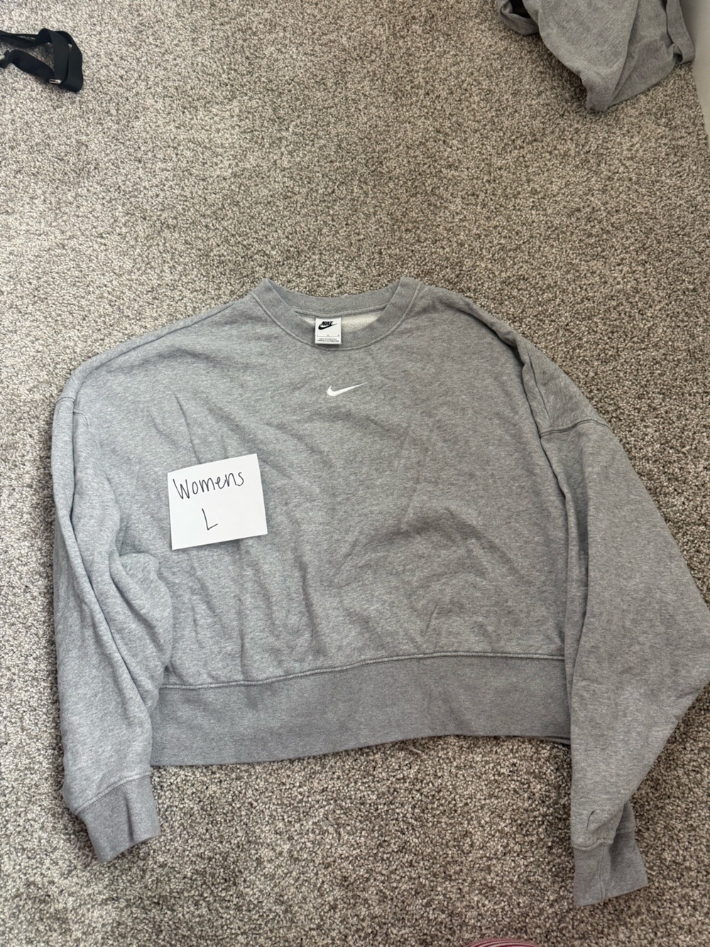 Nike Women's Light Gray Cropped Crewneck Sweatshirt